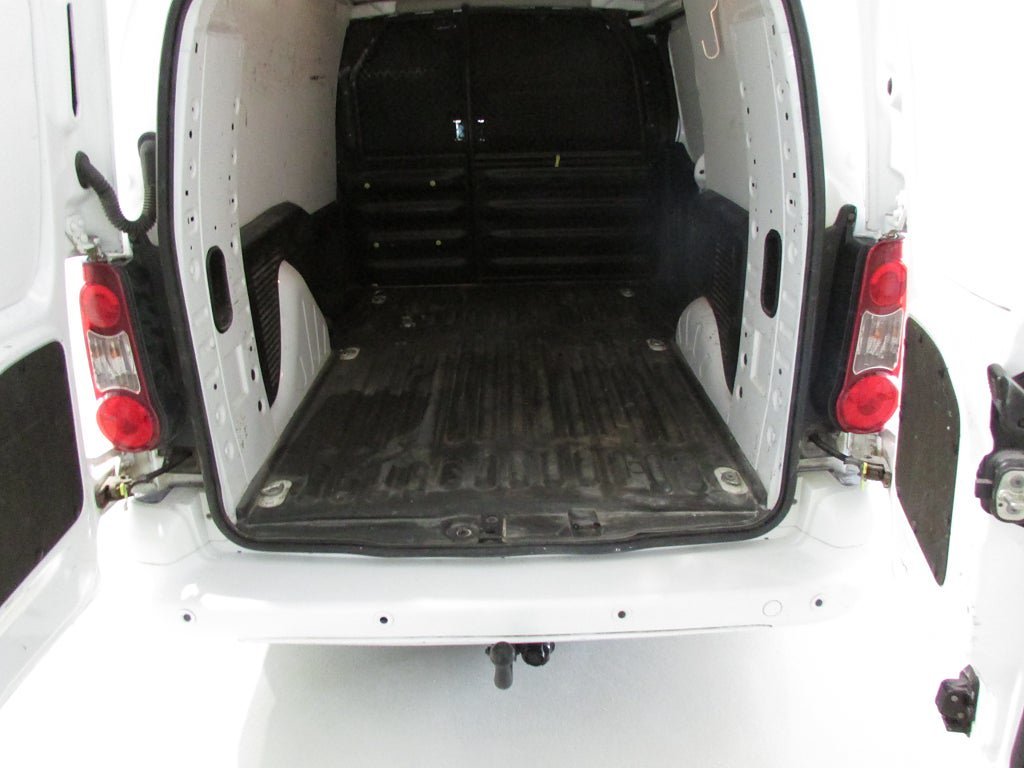 Vehicle Image 9