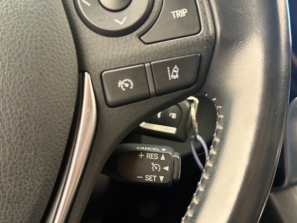 Vehicle Image 25