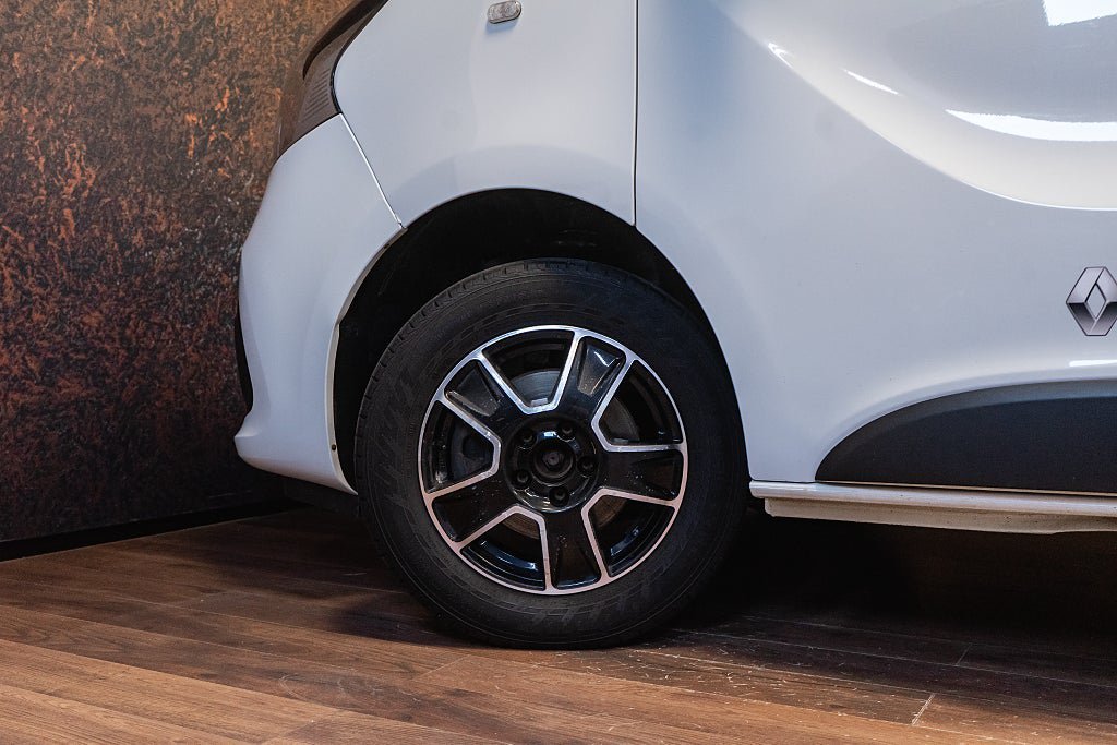 Vehicle Image 11