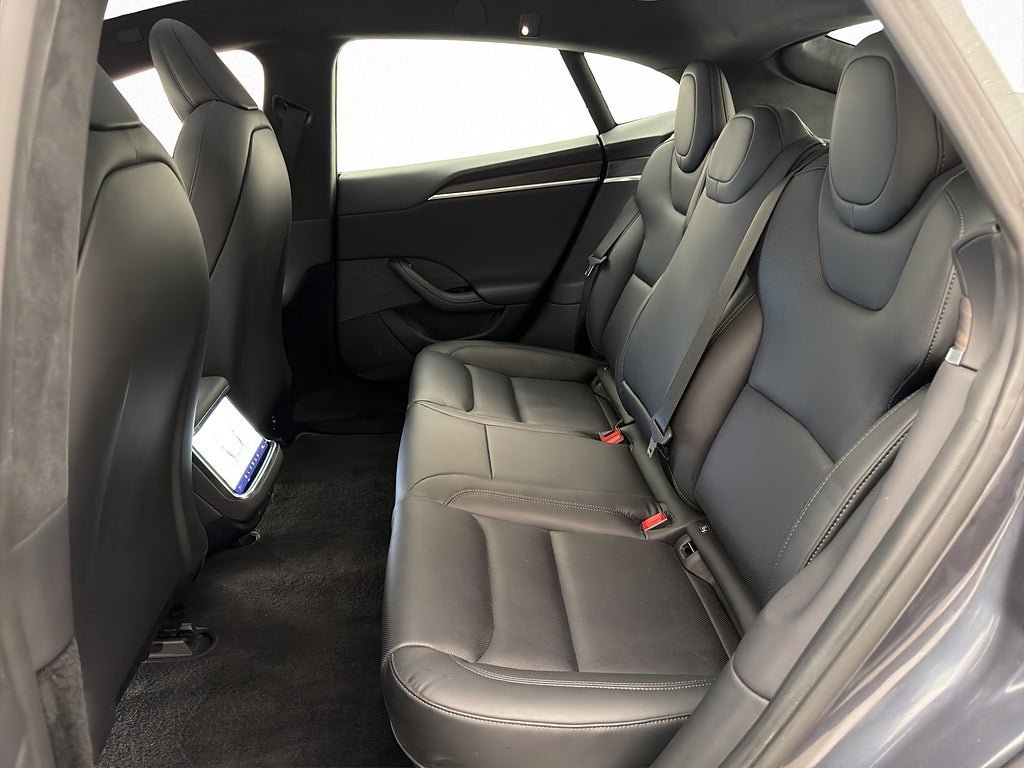 Vehicle Image 32
