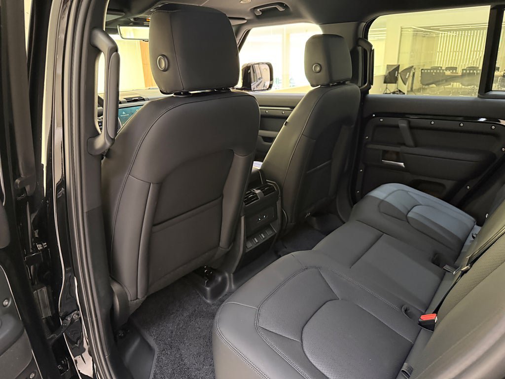Vehicle Image 21