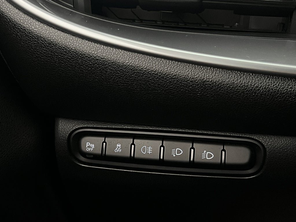 Vehicle Image 25