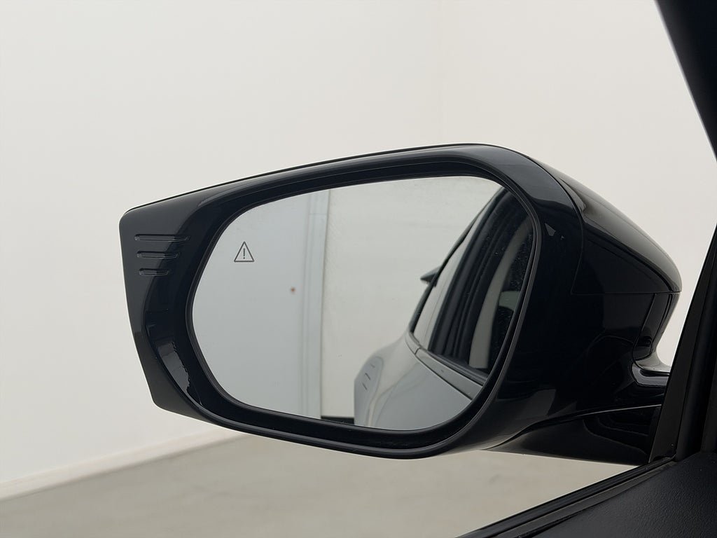 Vehicle Image 25