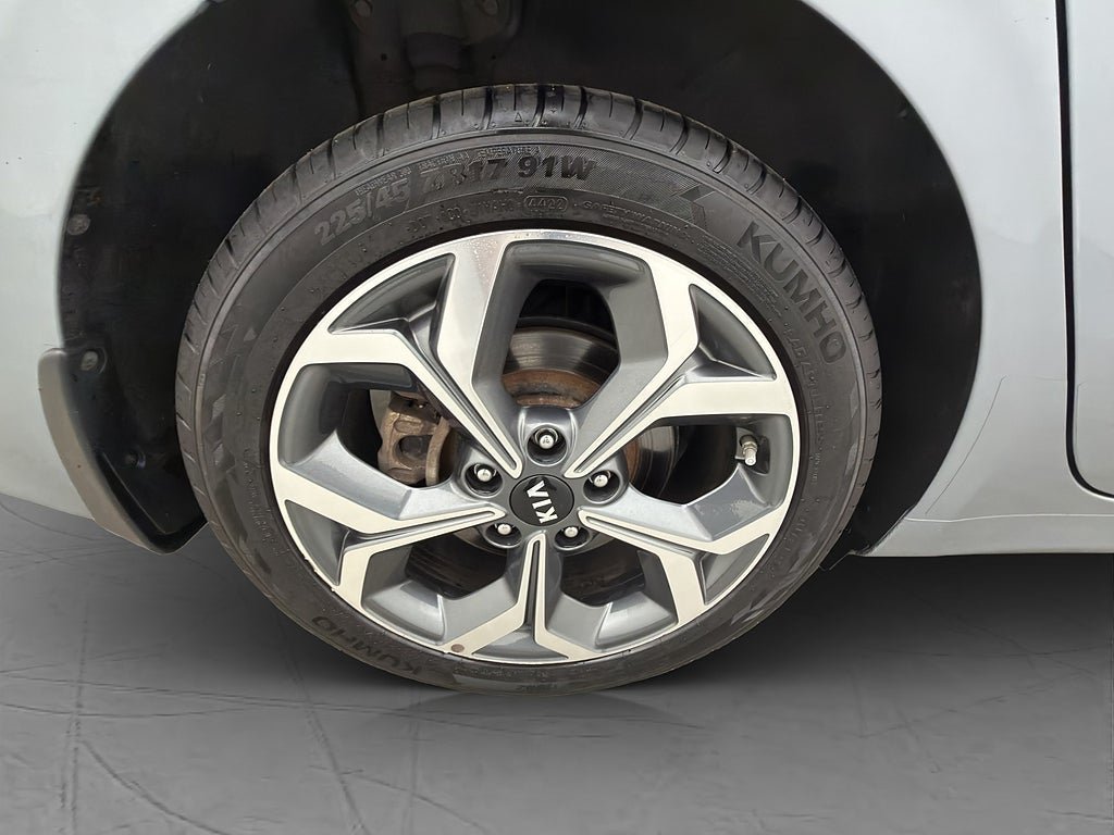 Vehicle Image 32