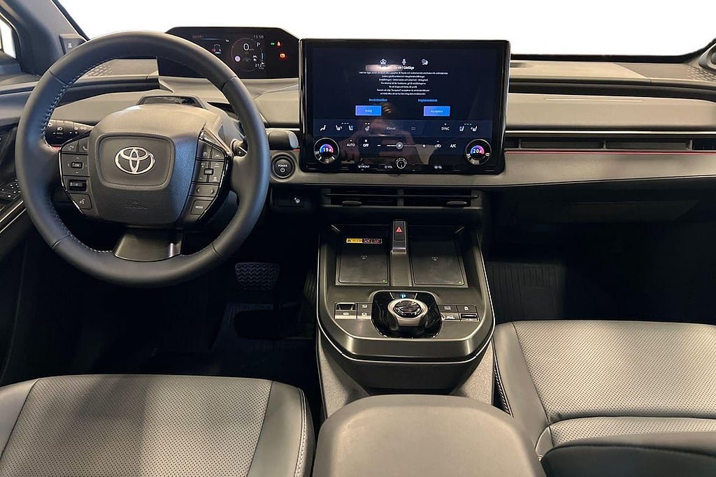 Vehicle Image 10