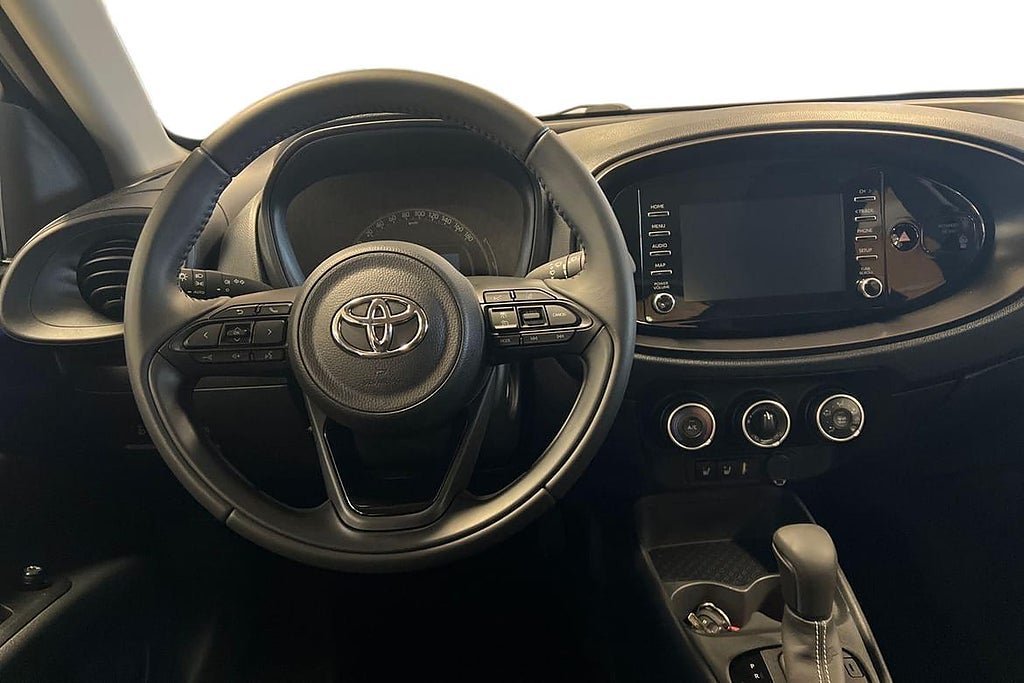 Vehicle Image 10
