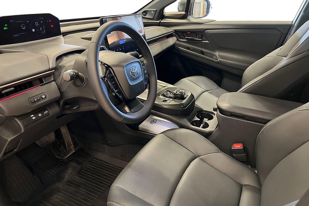 Vehicle Image 14