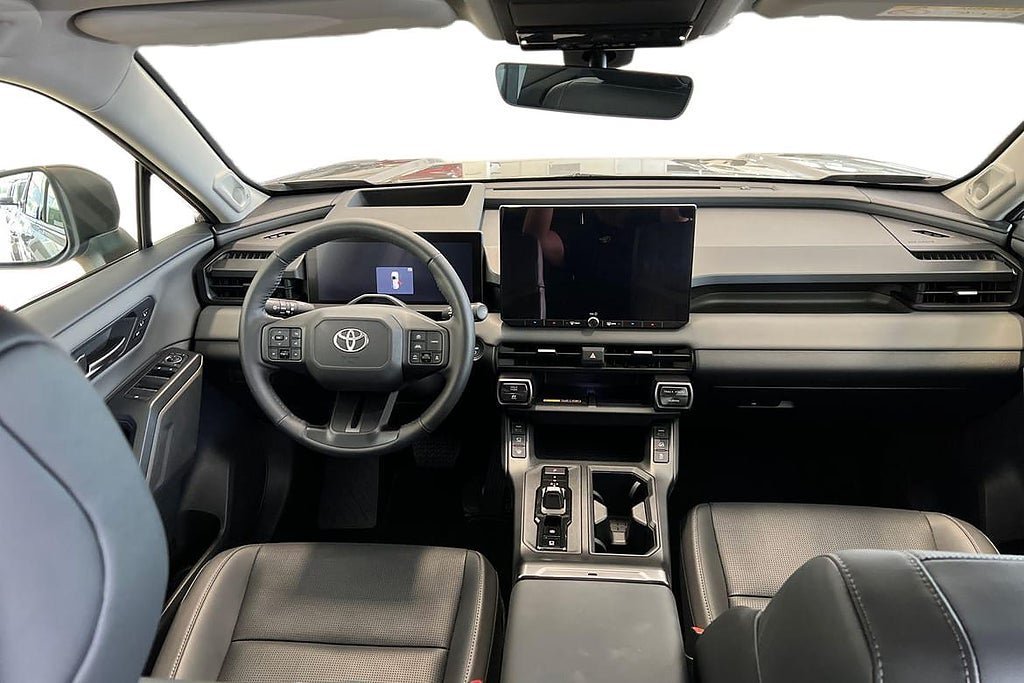 Vehicle Image 10