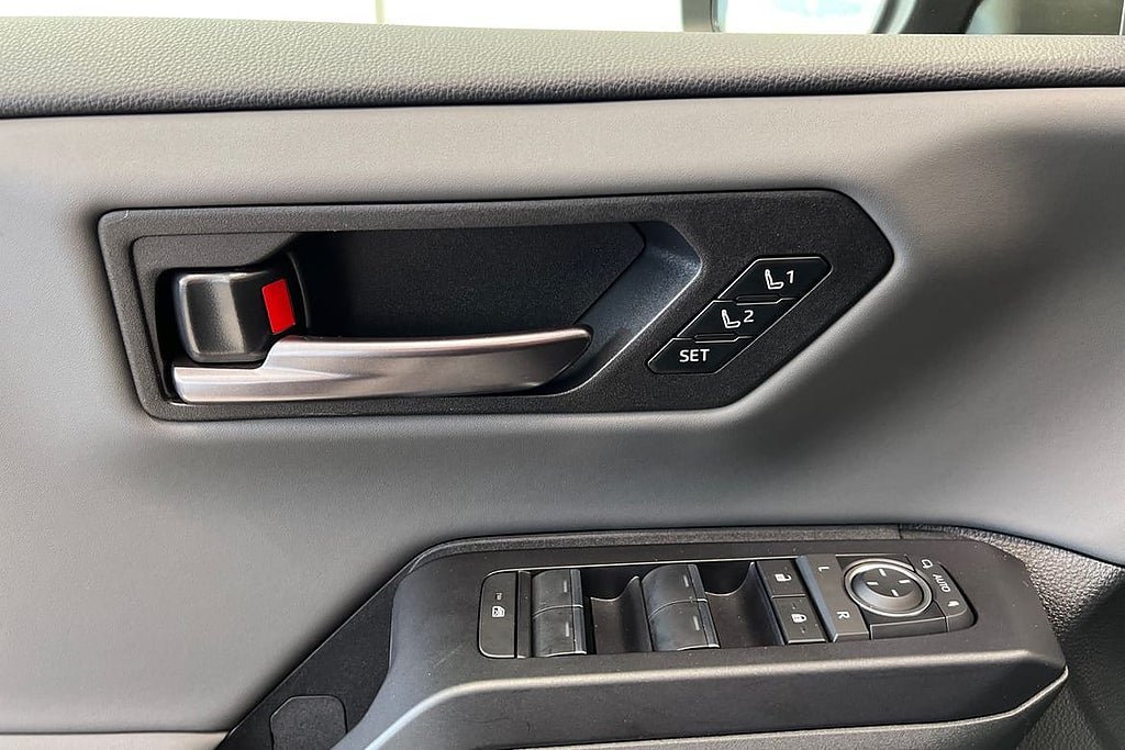 Vehicle Image 22