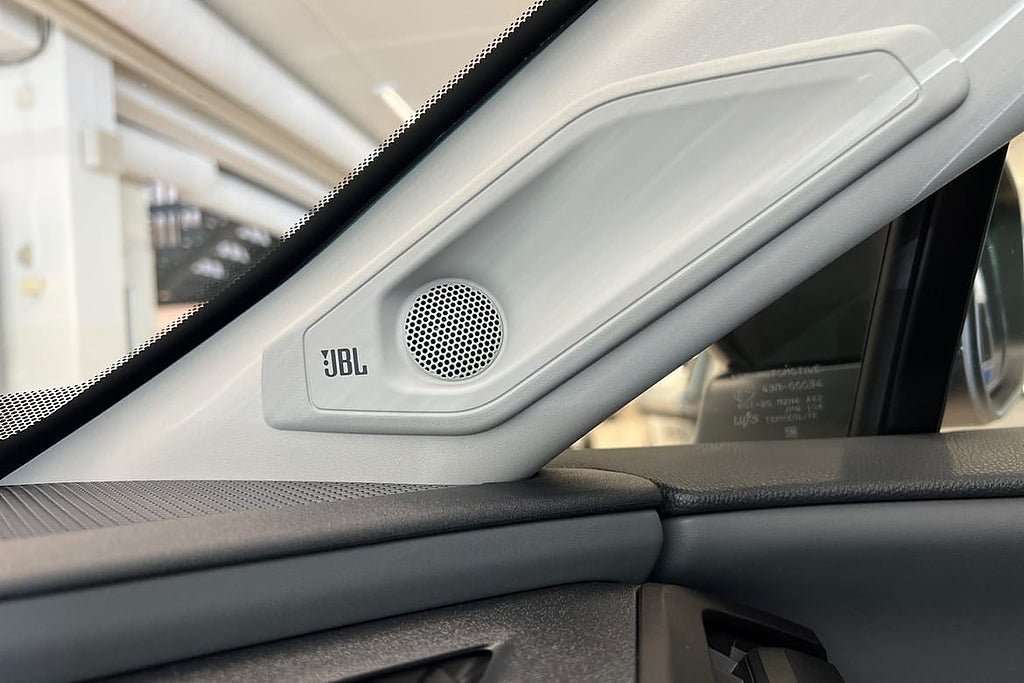 Vehicle Image 23