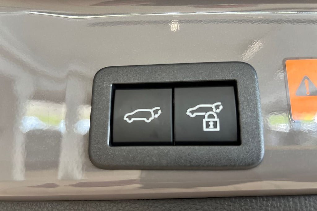 Vehicle Image 25