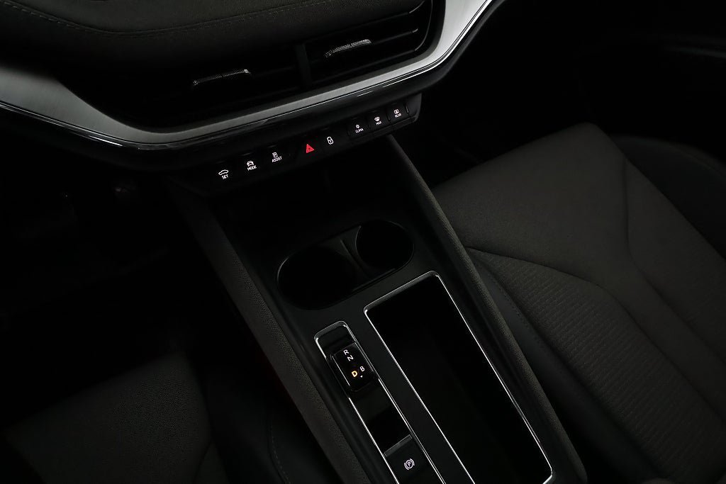 Vehicle Image 24