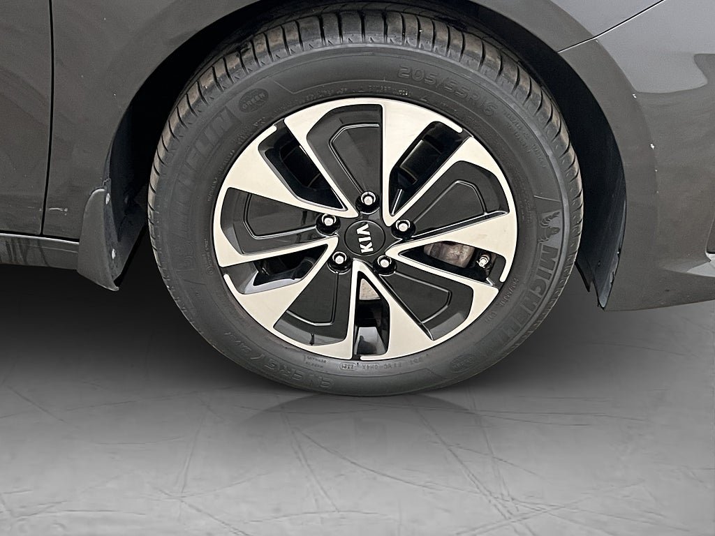 Vehicle Image 32