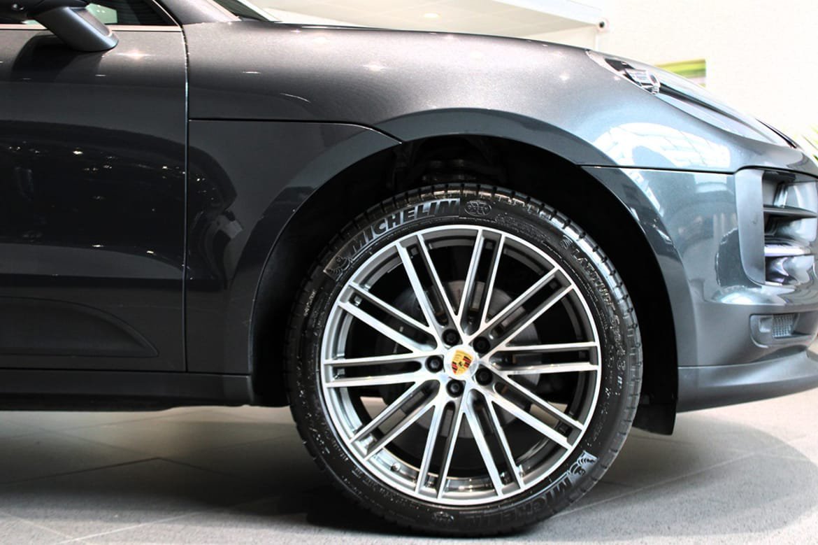 Vehicle Image 9