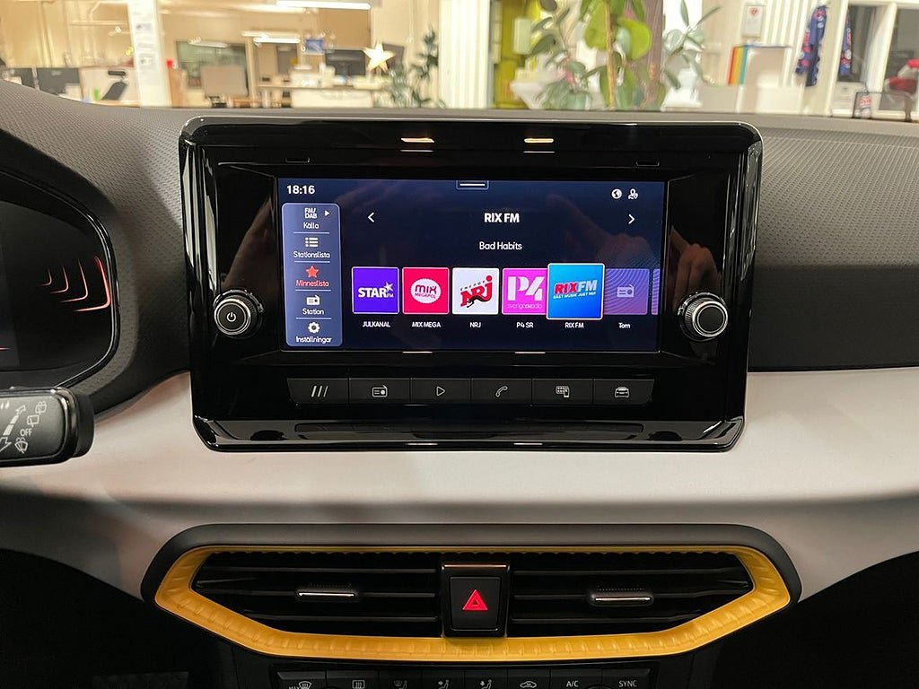 Vehicle Image 18