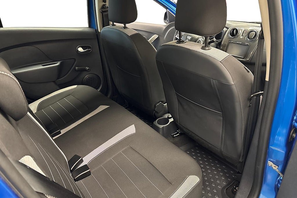 Vehicle Image 13