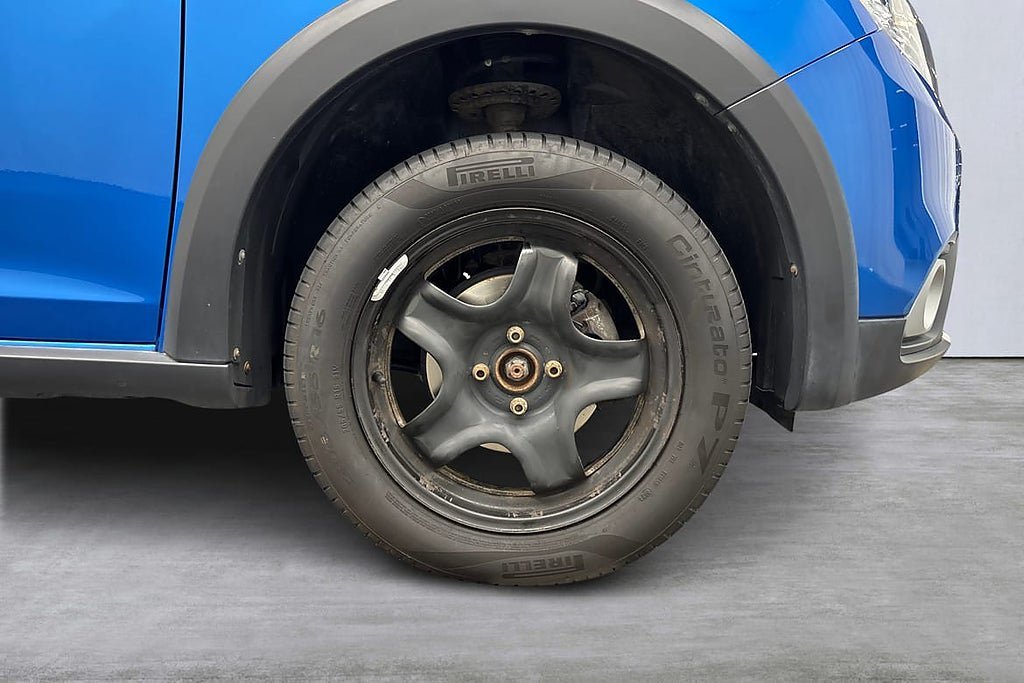 Vehicle Image 16