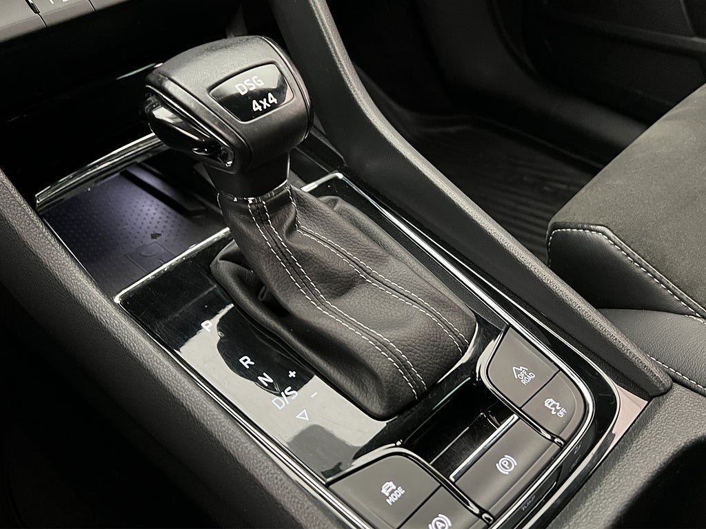 Vehicle Image 25
