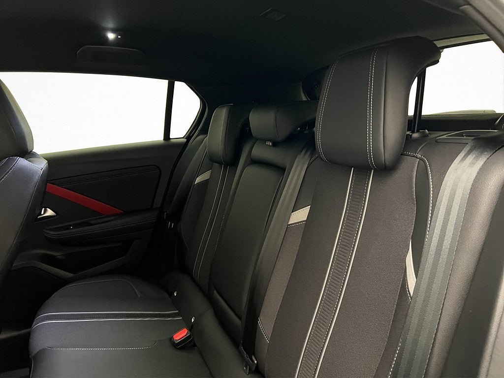 Vehicle Image 28