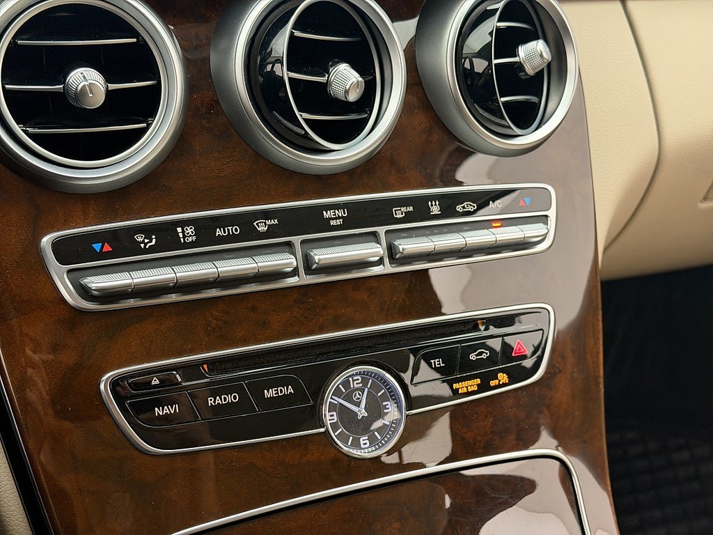 Vehicle Image 27