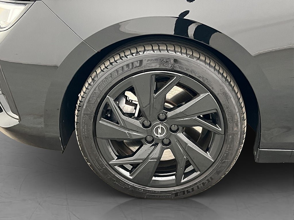 Vehicle Image 32