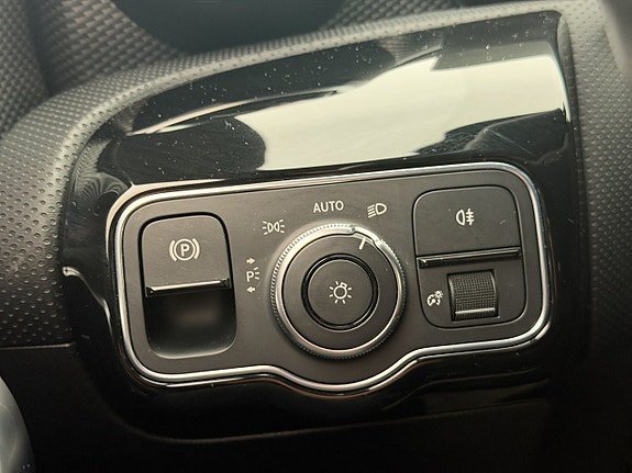 Vehicle Image 29