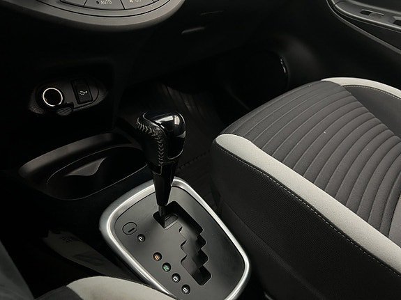 Vehicle Image 22