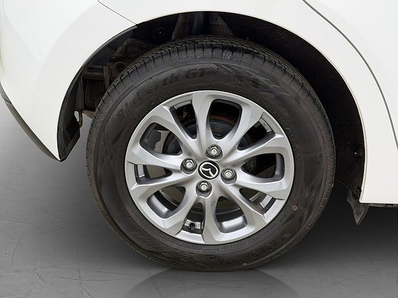 Vehicle Image 25