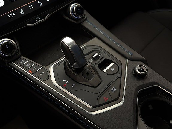 Vehicle Image 23