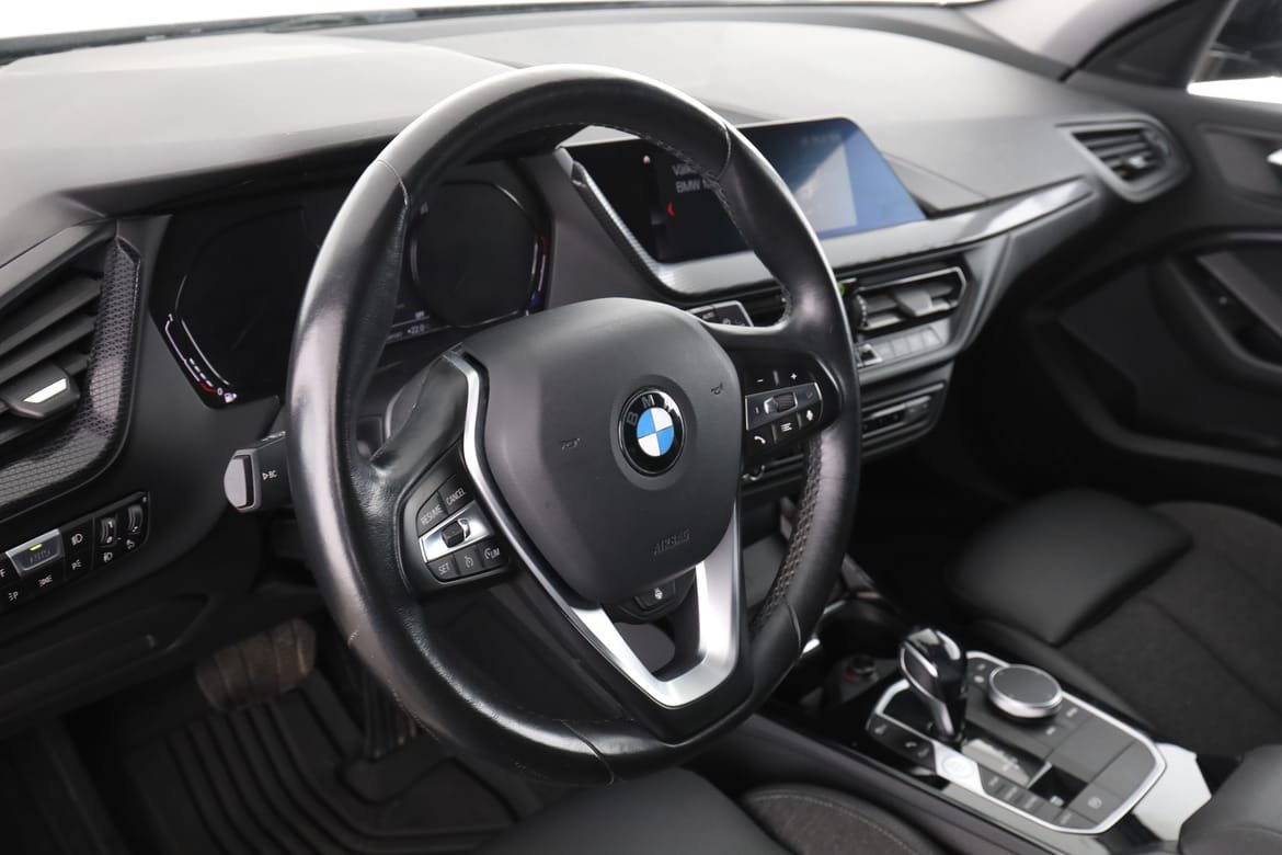 Vehicle Image 12