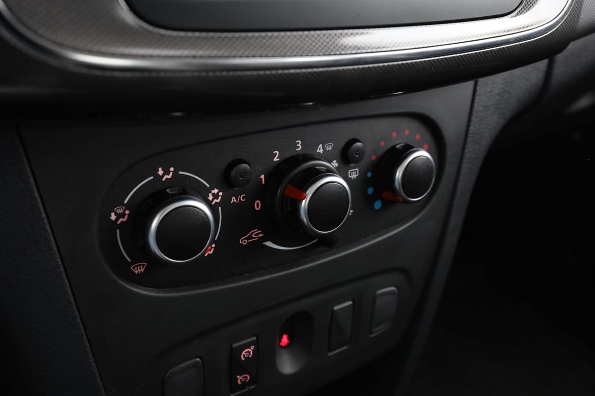 Vehicle Image 25