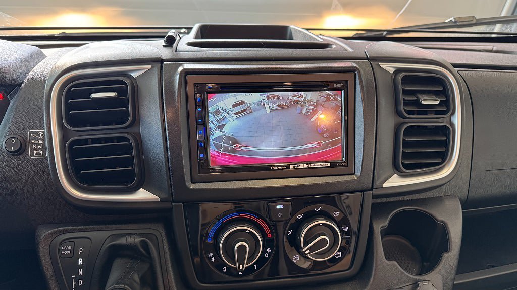 Vehicle Image 25