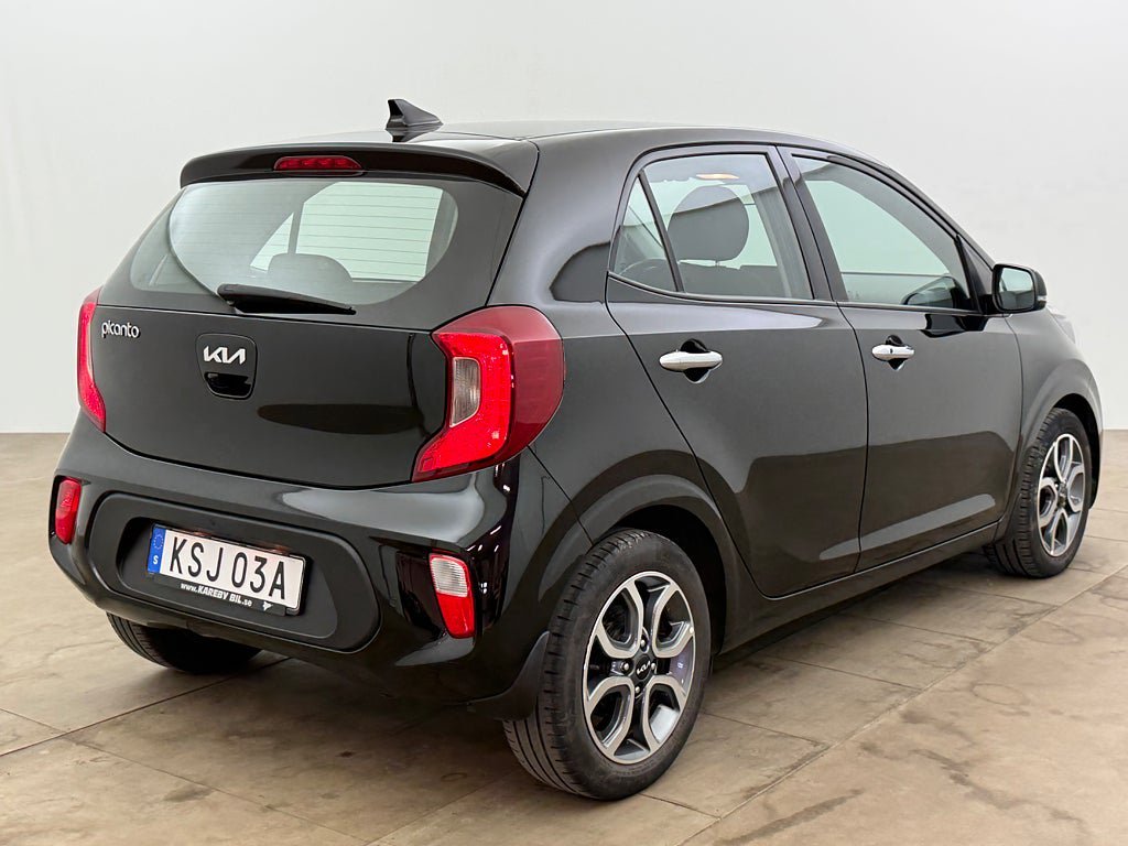 Vehicle Image 6