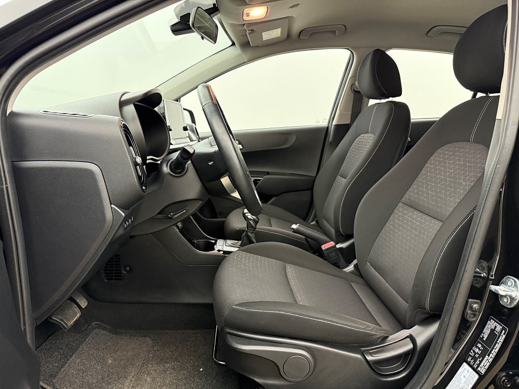 Vehicle Image 11