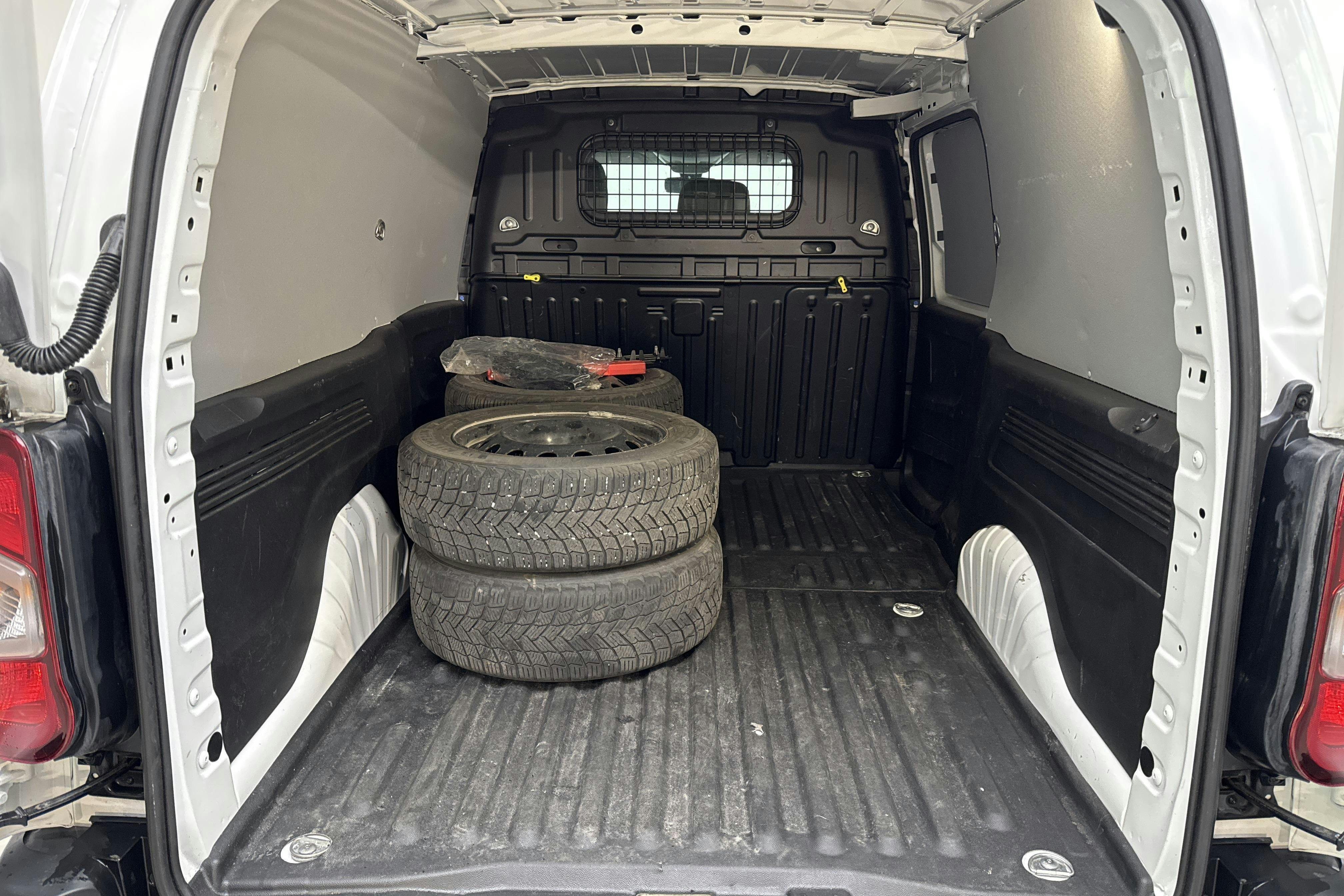 Vehicle Image 8