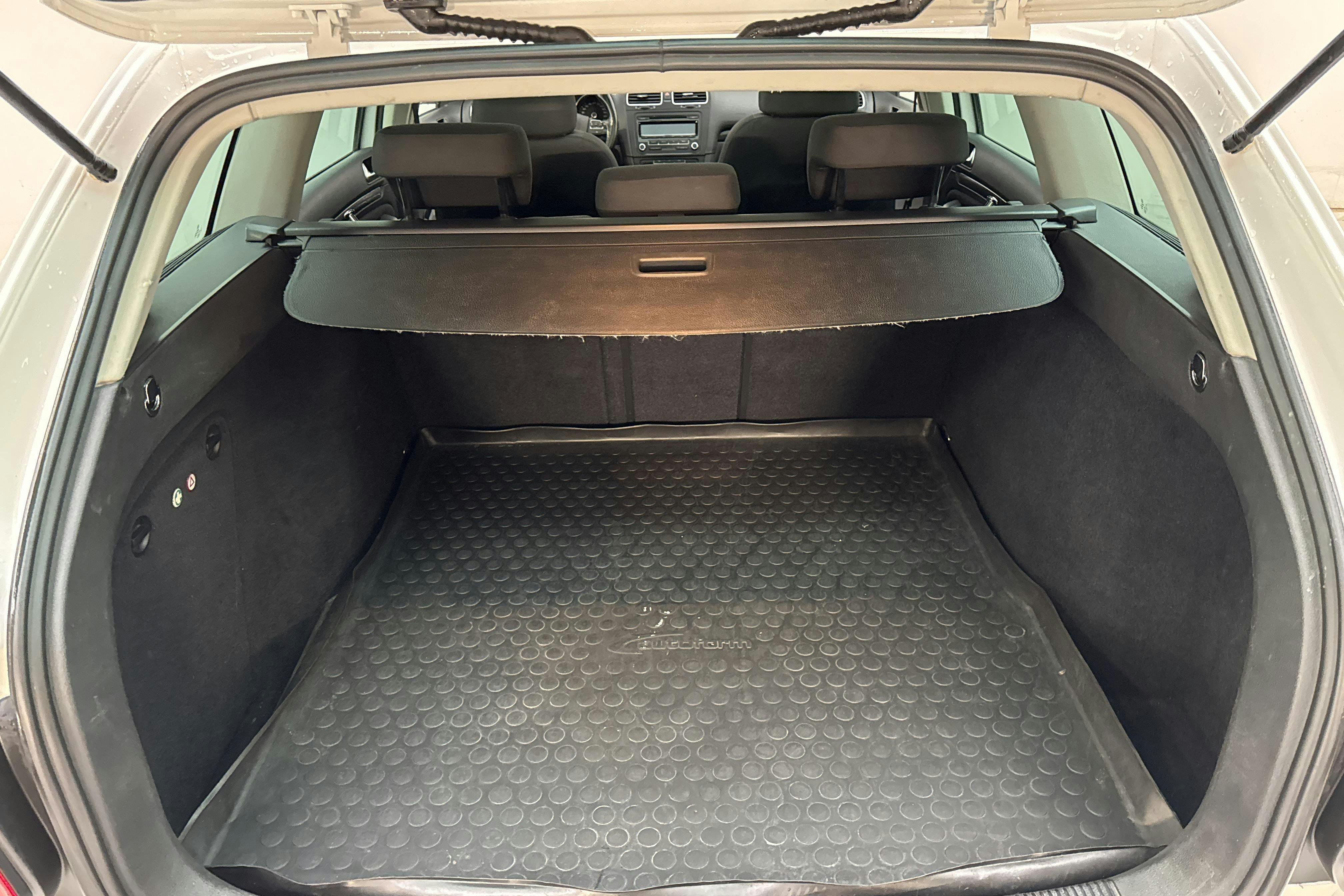 Vehicle Image 9
