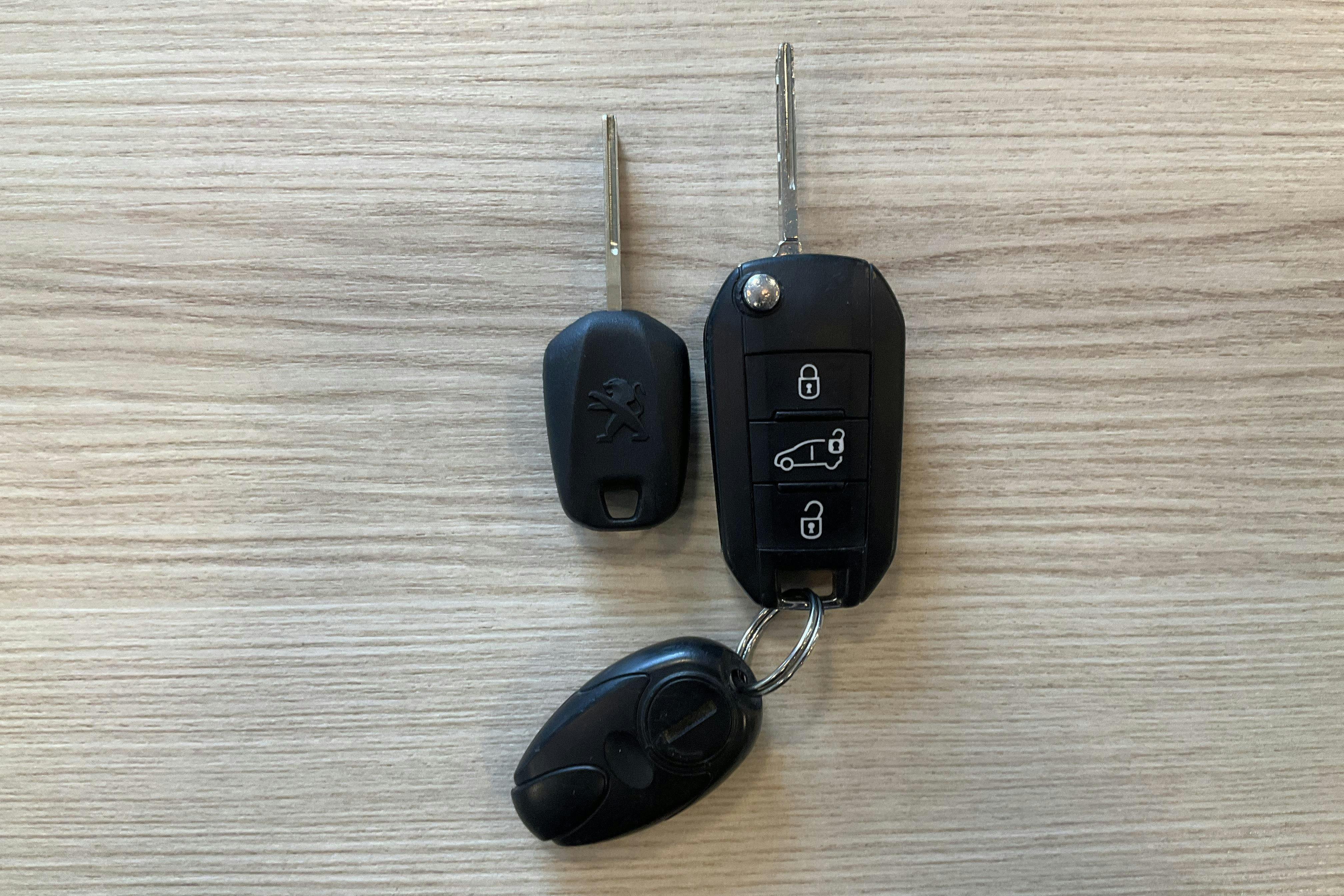 Vehicle Image 12