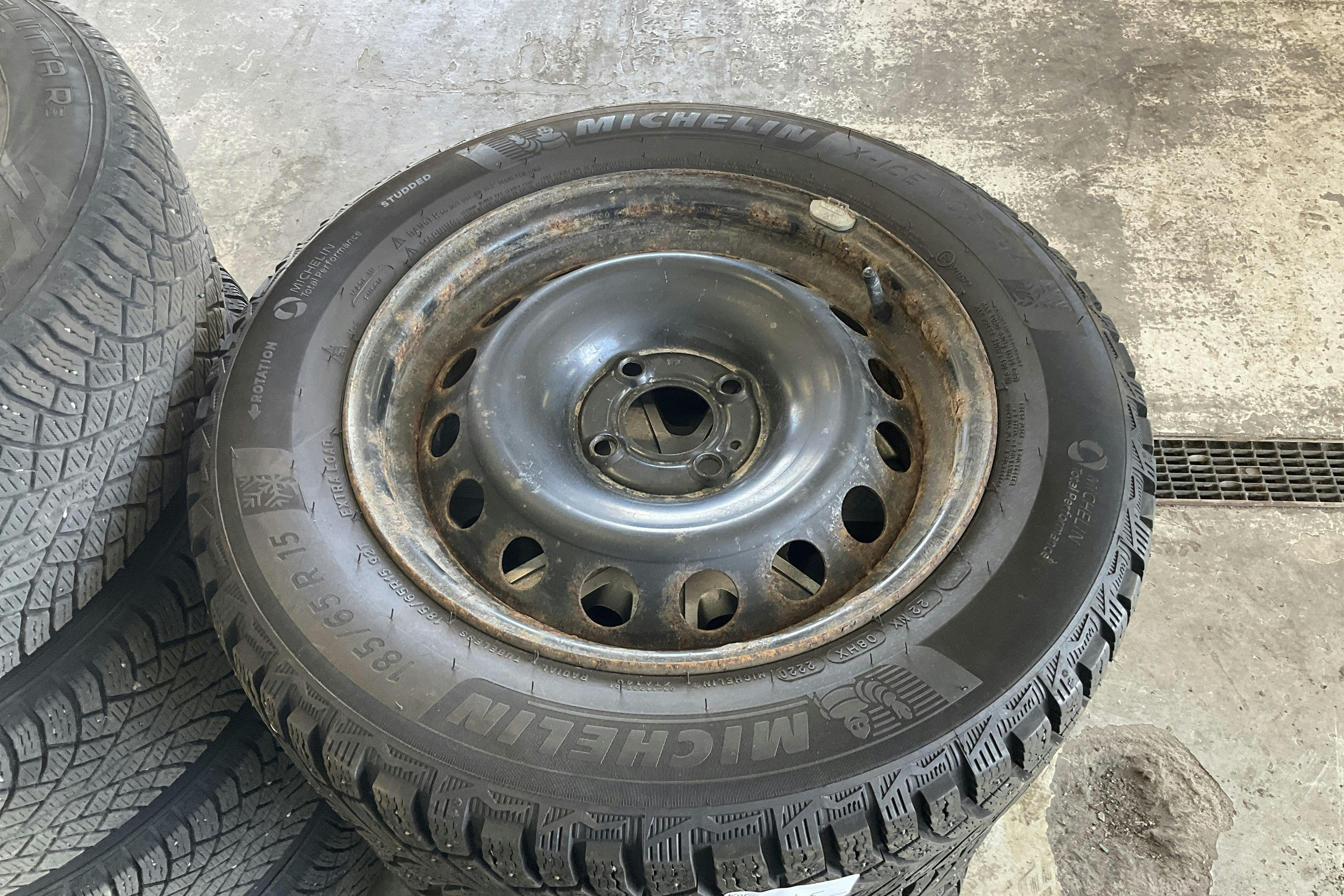 Vehicle Image 12