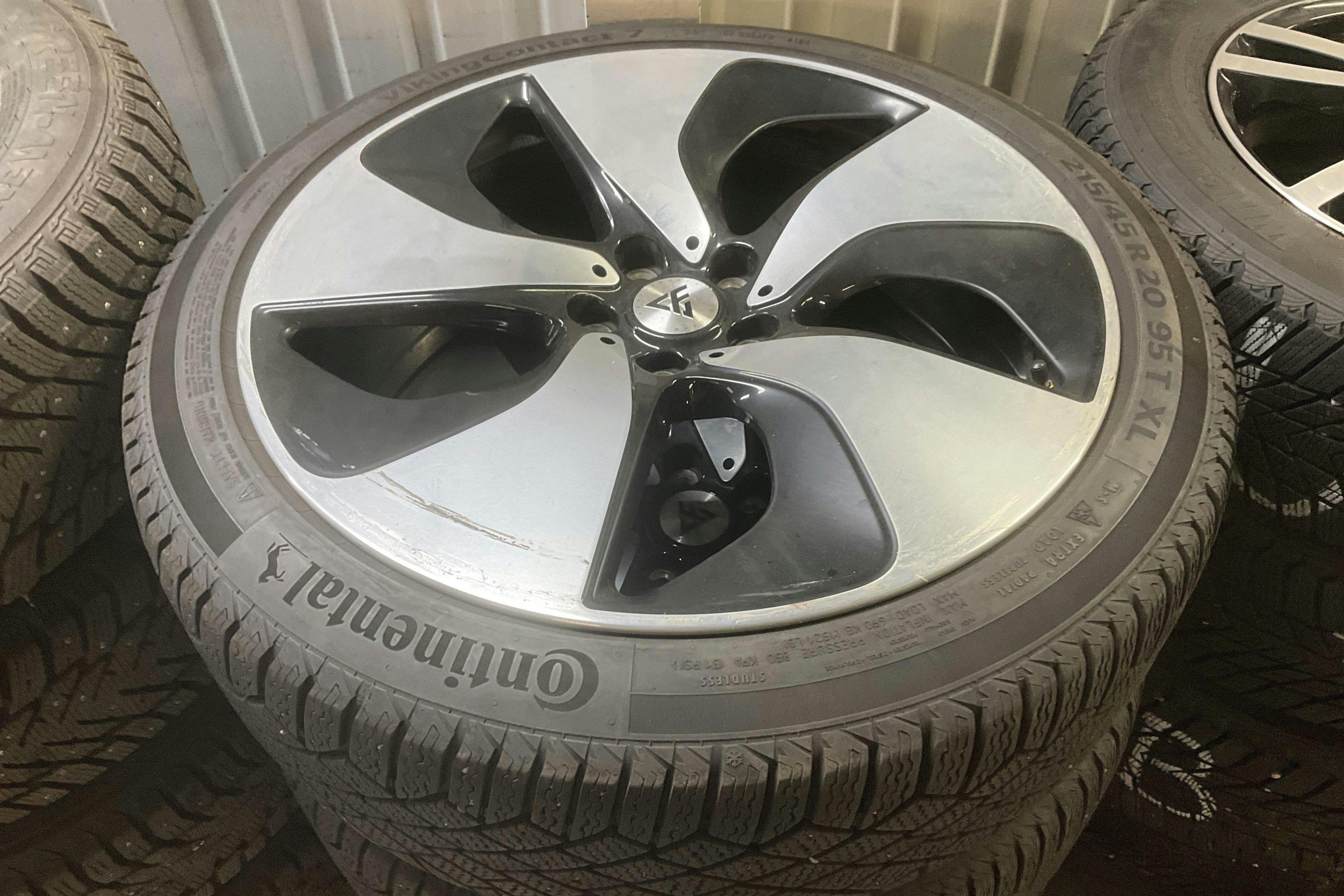 Vehicle Image 16