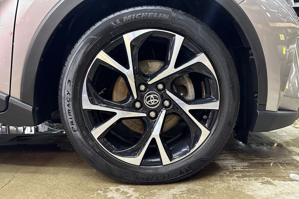 Vehicle Image 16