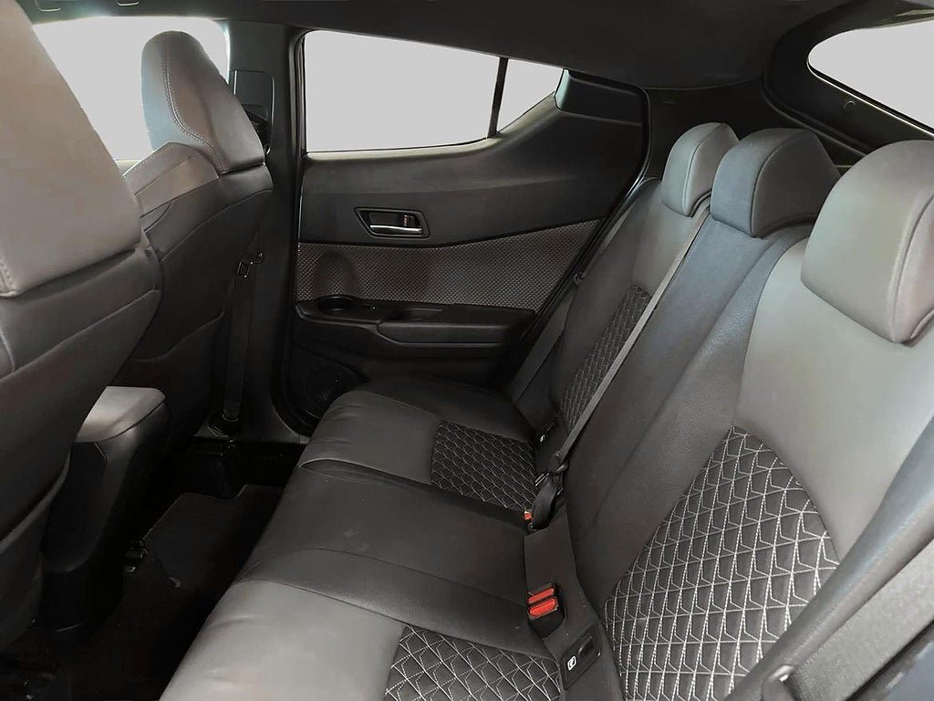 Vehicle Image 11
