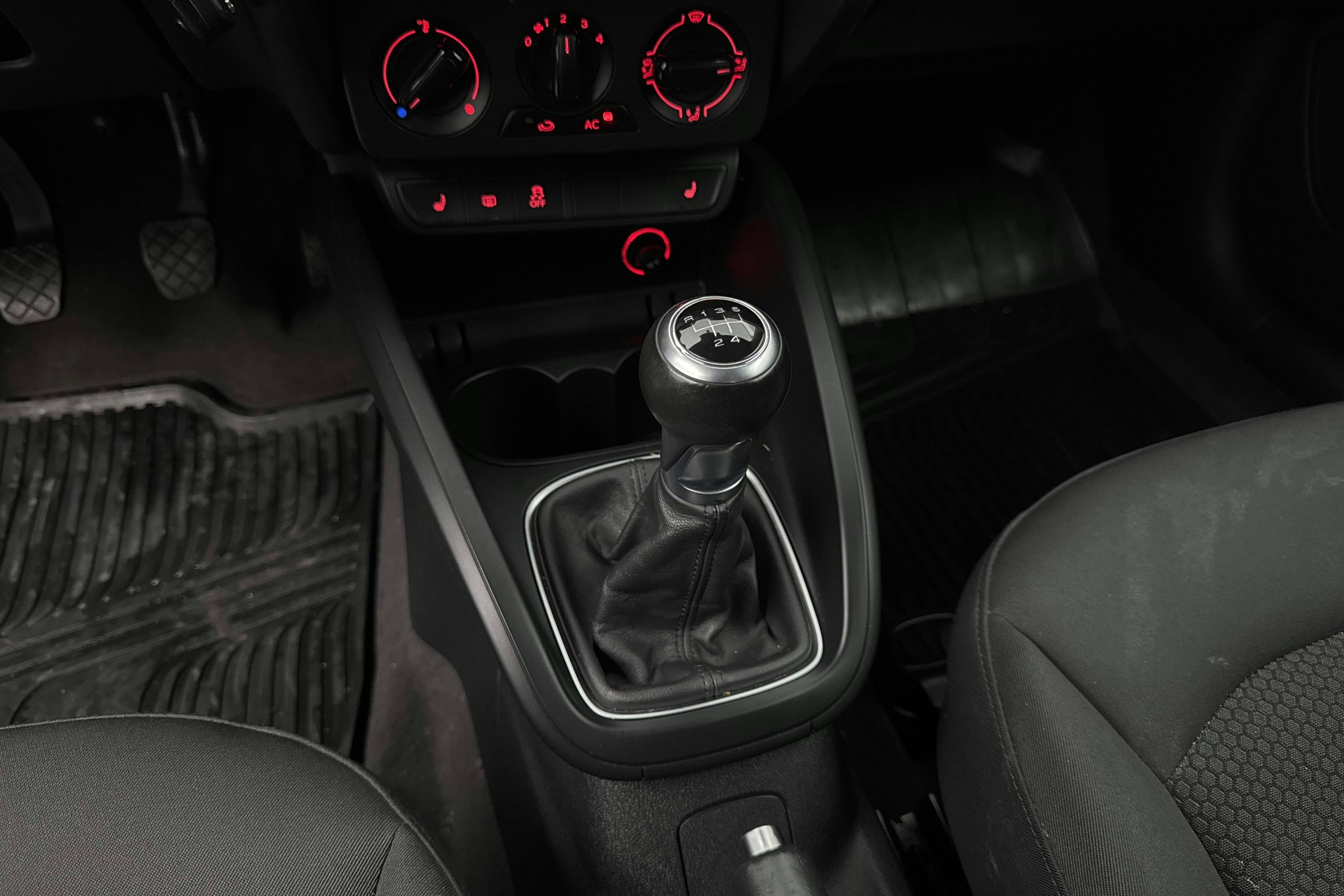 Vehicle Image 12