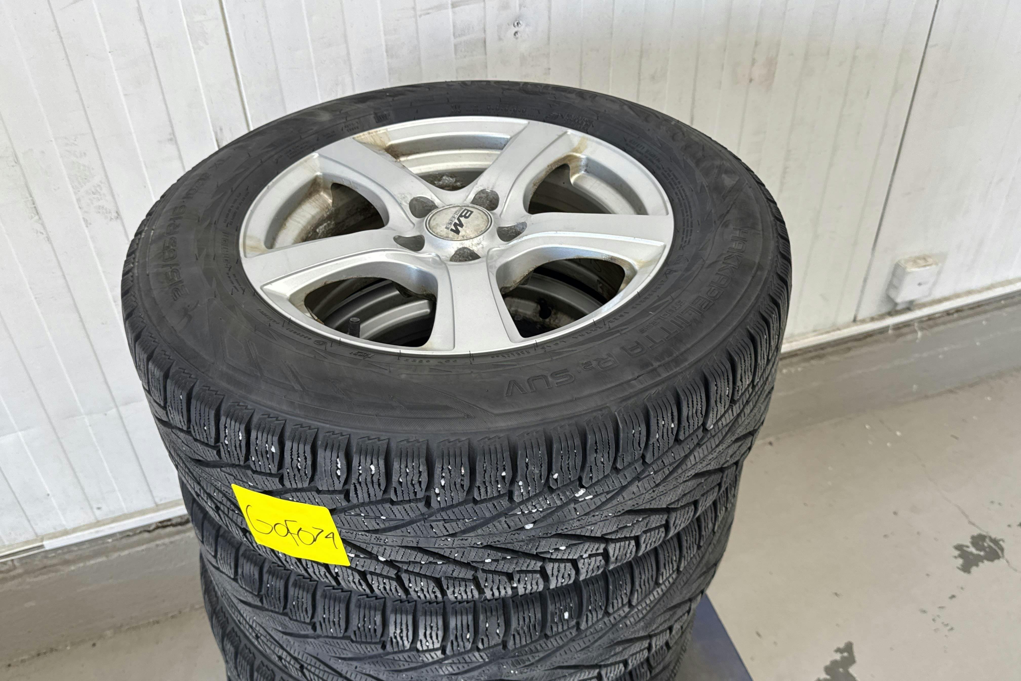 Vehicle Image 16