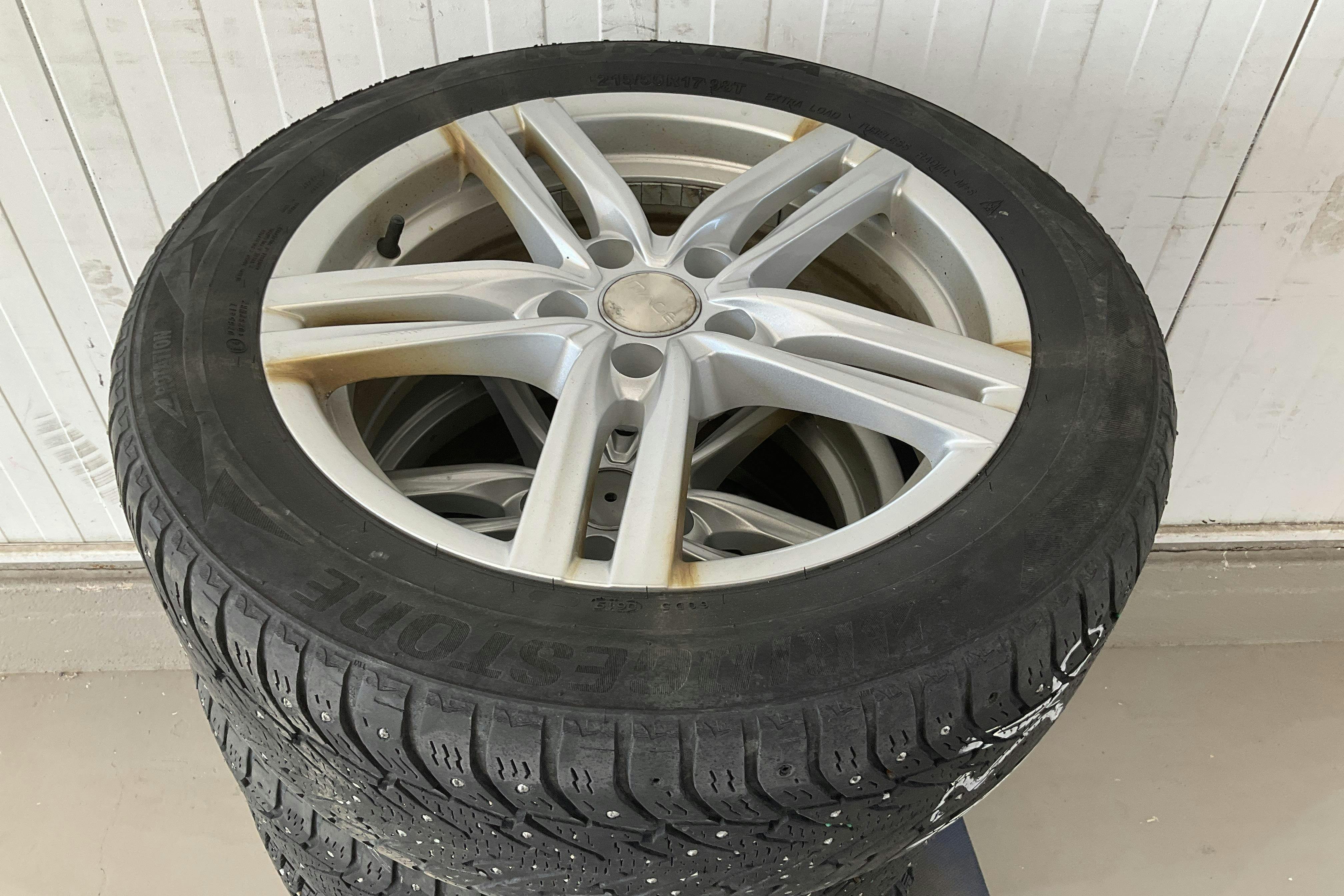 Vehicle Image 16