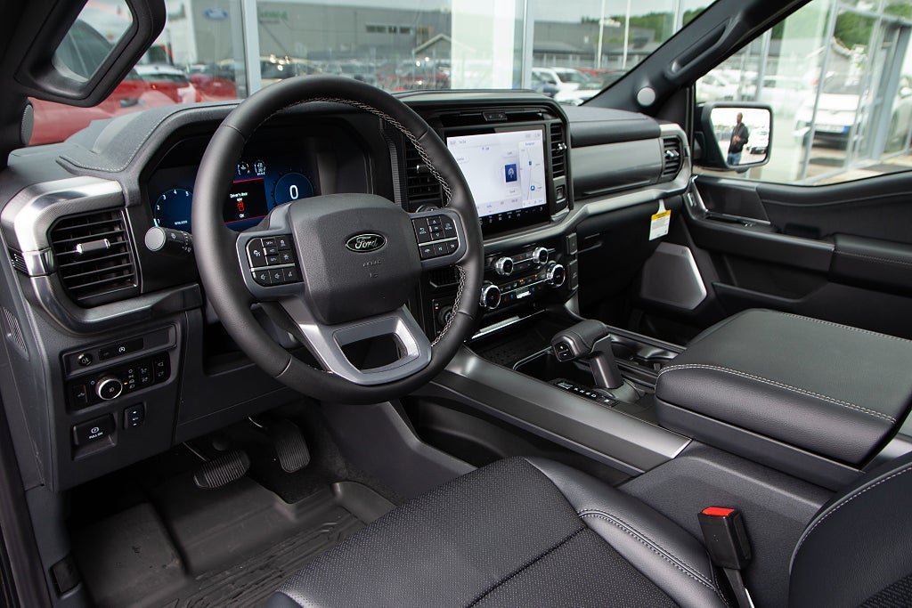 Vehicle Image 12