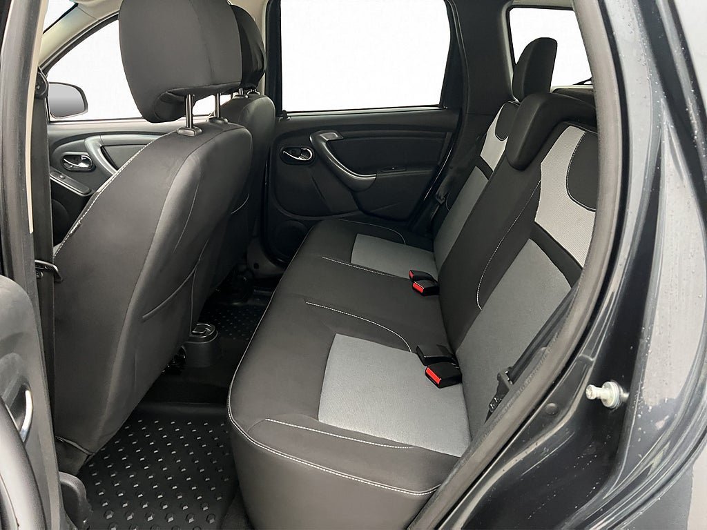 Vehicle Image 12