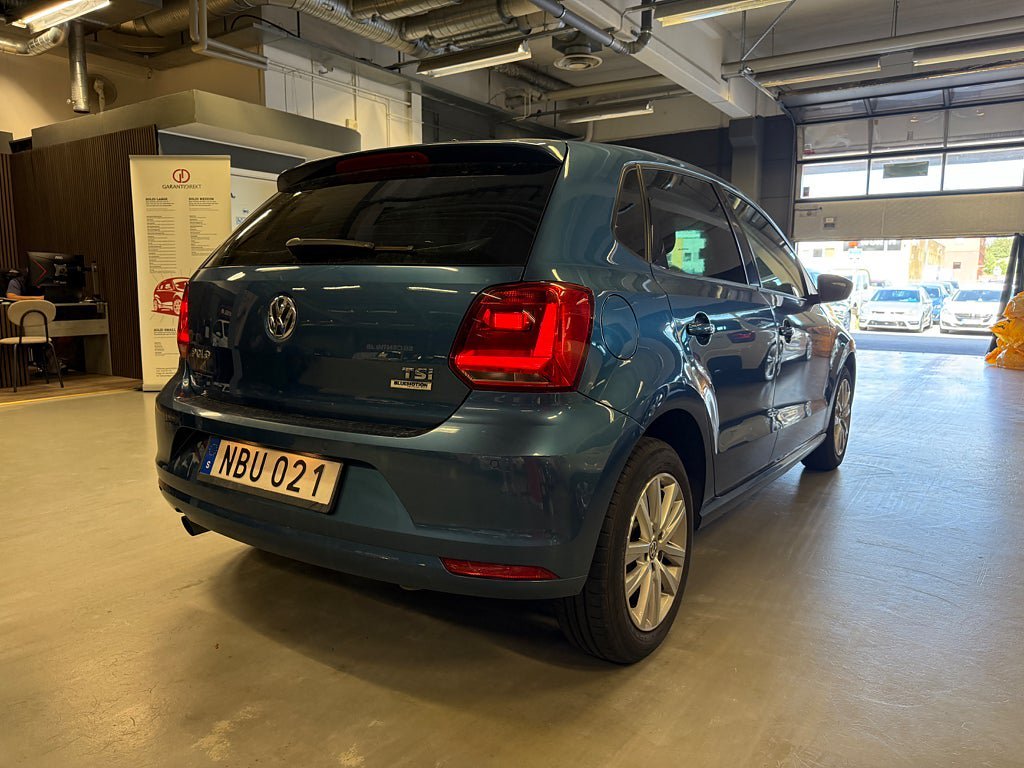 Vehicle Image 6