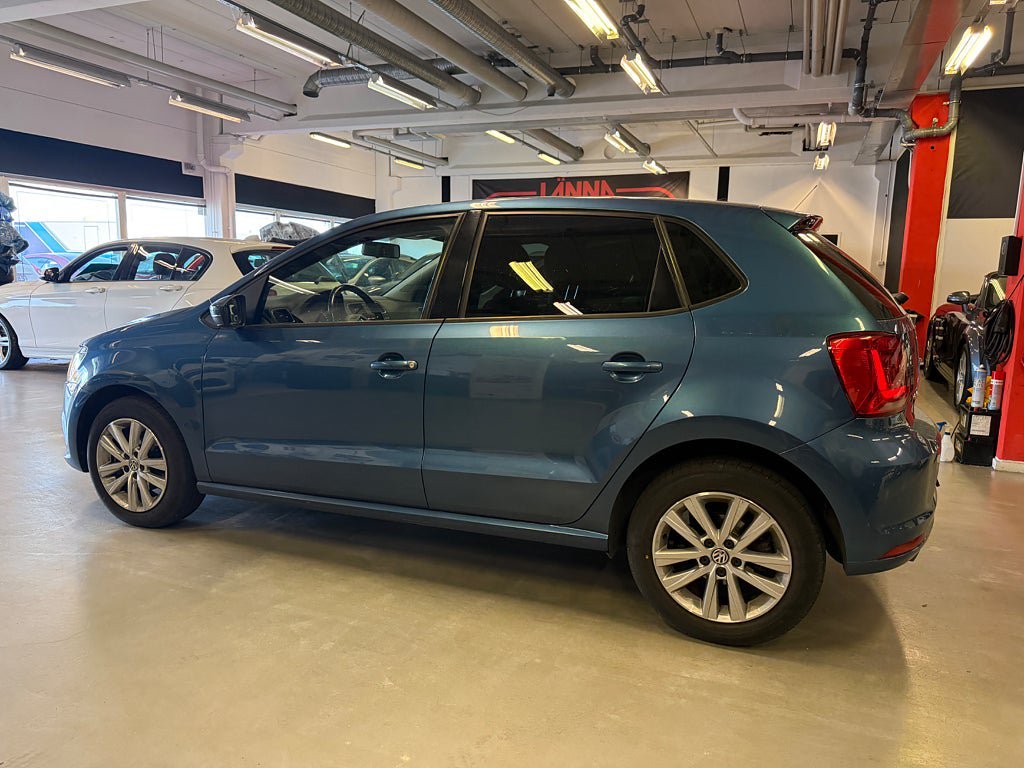 Vehicle Image 9