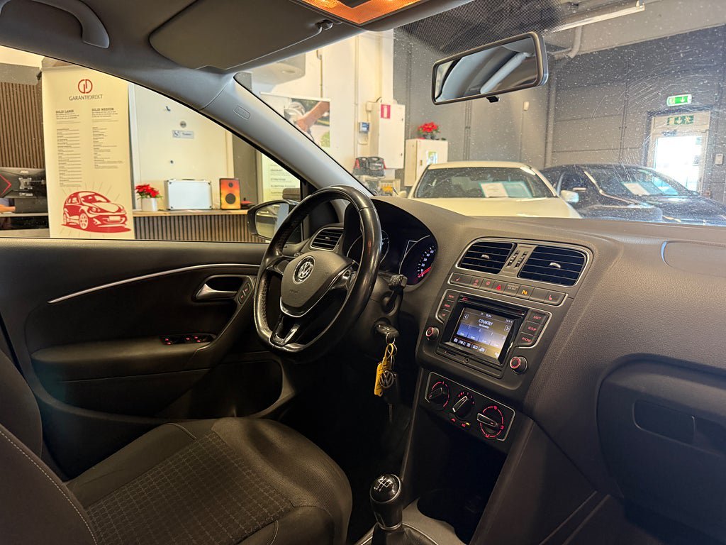 Vehicle Image 16