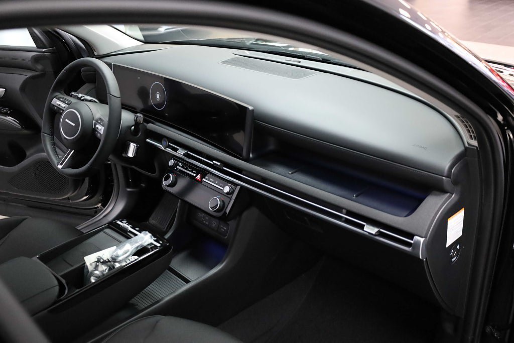 Vehicle Image 12